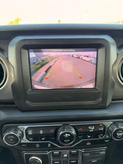 Jeep Wrangler Unlimited Sport 3.6L A/T (5 Seater)-8