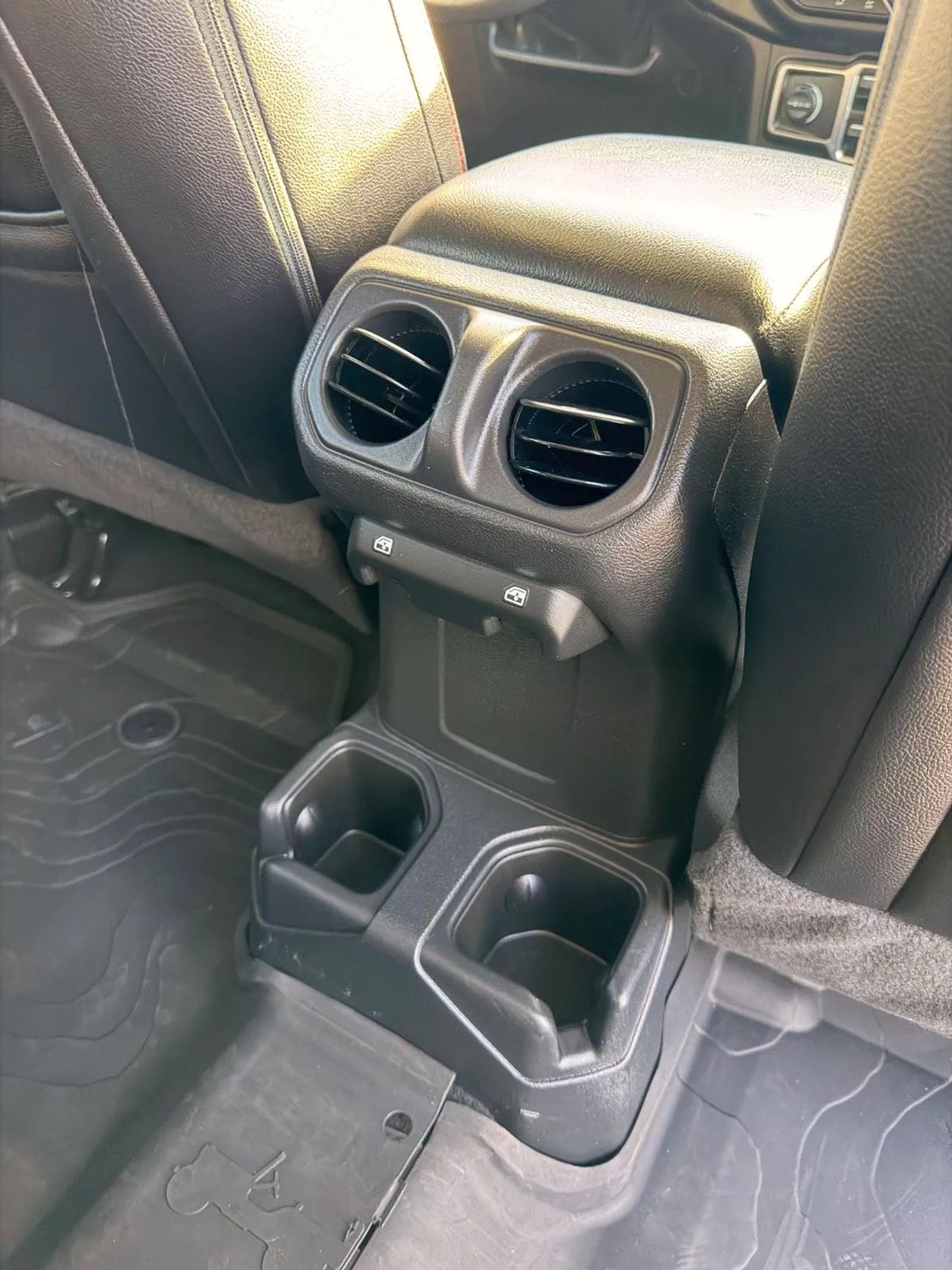Jeep Wrangler Unlimited Sport 3.6L A/T (5 Seater)-15-0