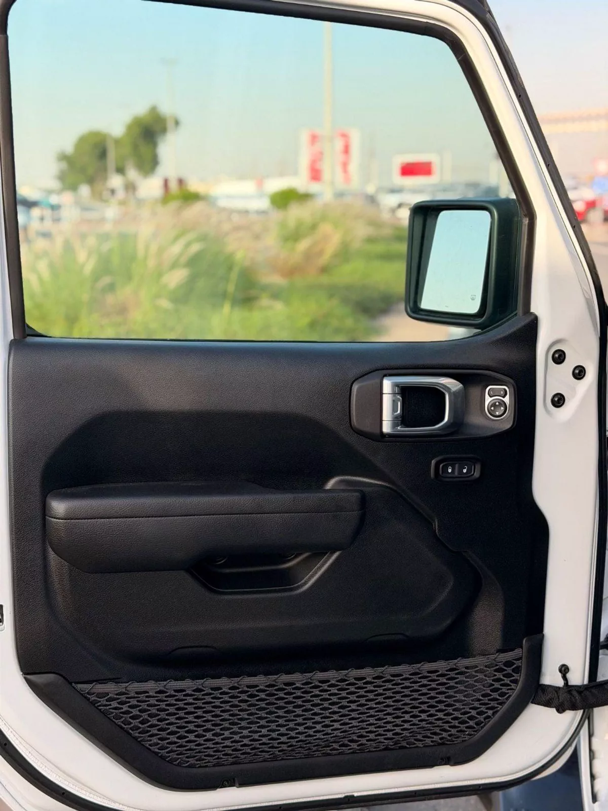 Jeep Wrangler Unlimited Sport 3.6L A/T (5 Seater)-17-0