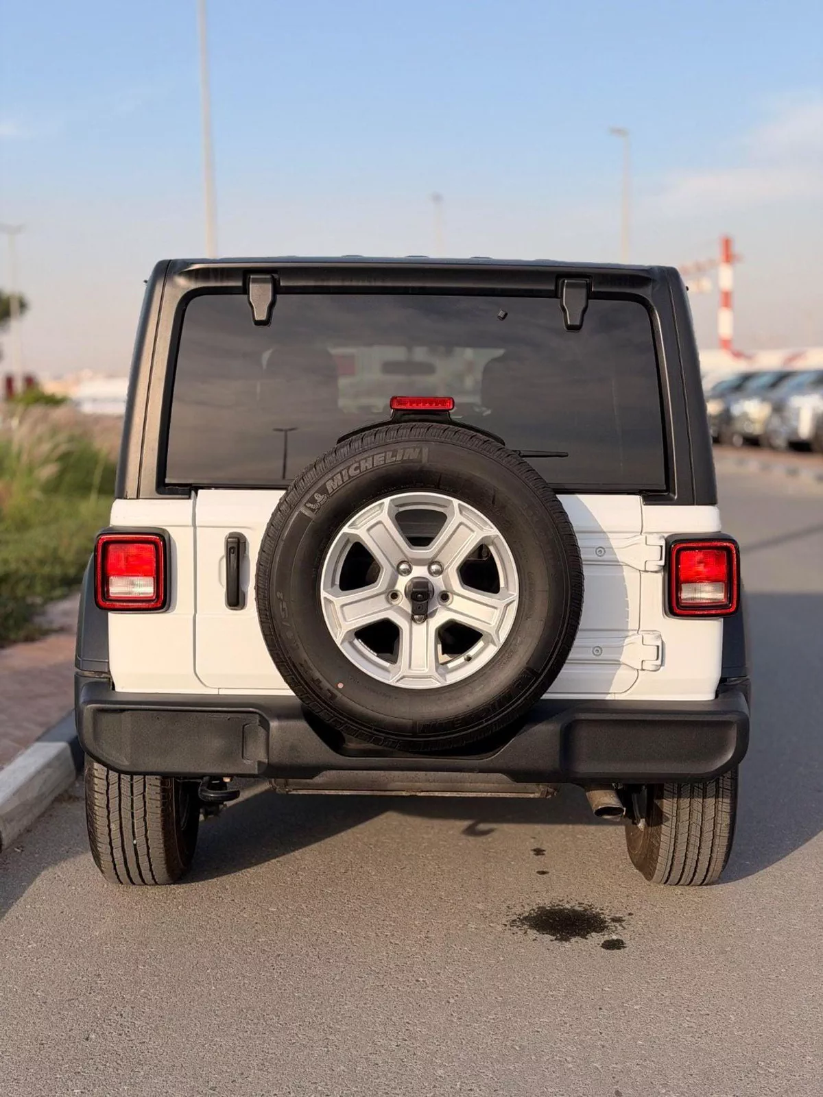 Jeep Wrangler Unlimited Sport 3.6L A/T (5 Seater)-2-0