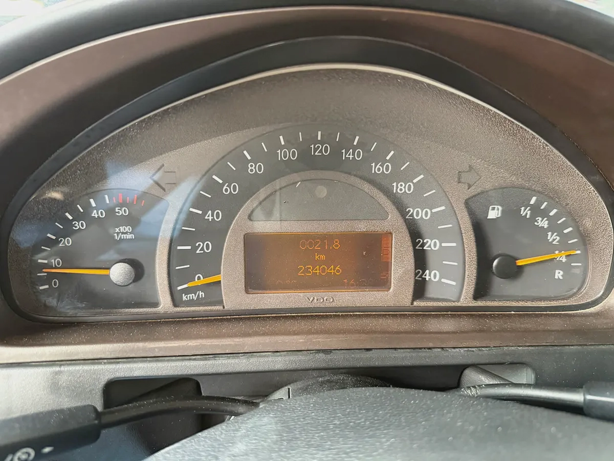 Mercedes-Benz G-Class G 400 d, 2002, Japanese Specs-4-4