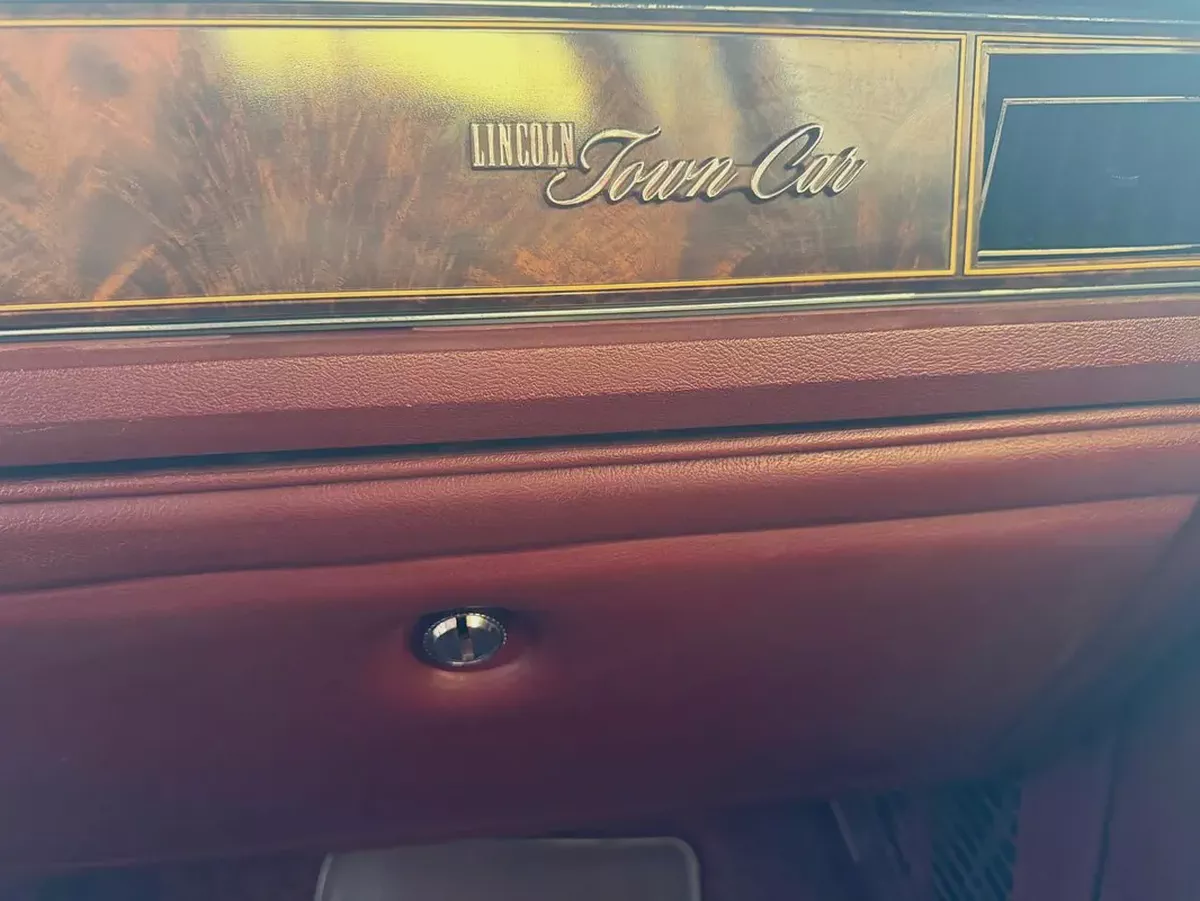 1978 Lincoln Continental - Classic American Luxury-11-11