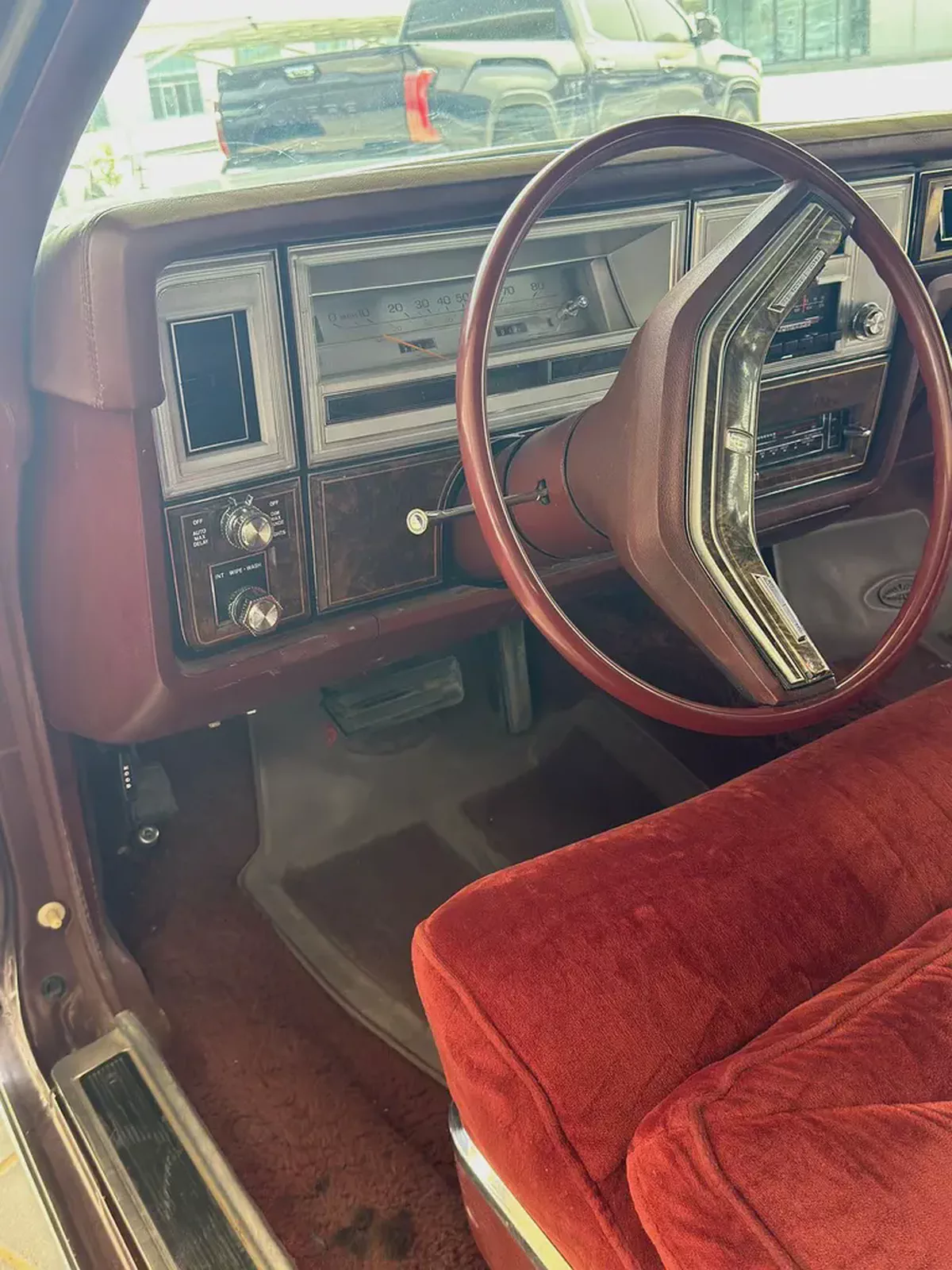 1978 Lincoln Continental - Classic American Luxury-8-8