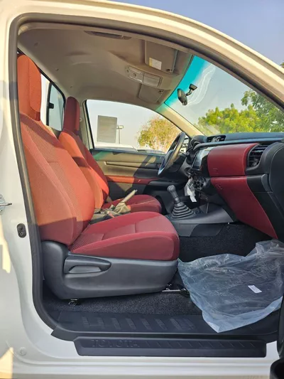 Toyota Hilux SINGLE CABIN TOYOTA HILUX NARROW BODY SINGLE CABIN || SHORT BODY | 3STR | 4 HOOKS | PETROL MT 2.7L V4 4X2 (CODE #-11