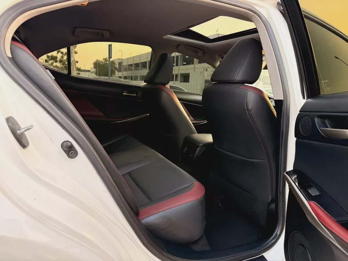 Lexus IS 200t 2017 - American Specs - Turbocharged Luxury Sedan-10-10