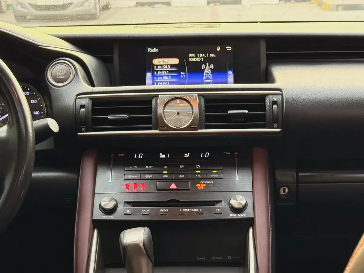 Lexus IS 200t 2017 - American Specs - Turbocharged Luxury Sedan-11-11
