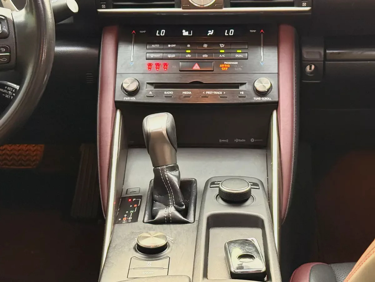 Lexus IS 200t 2017 - American Specs - Turbocharged Luxury Sedan-13-13
