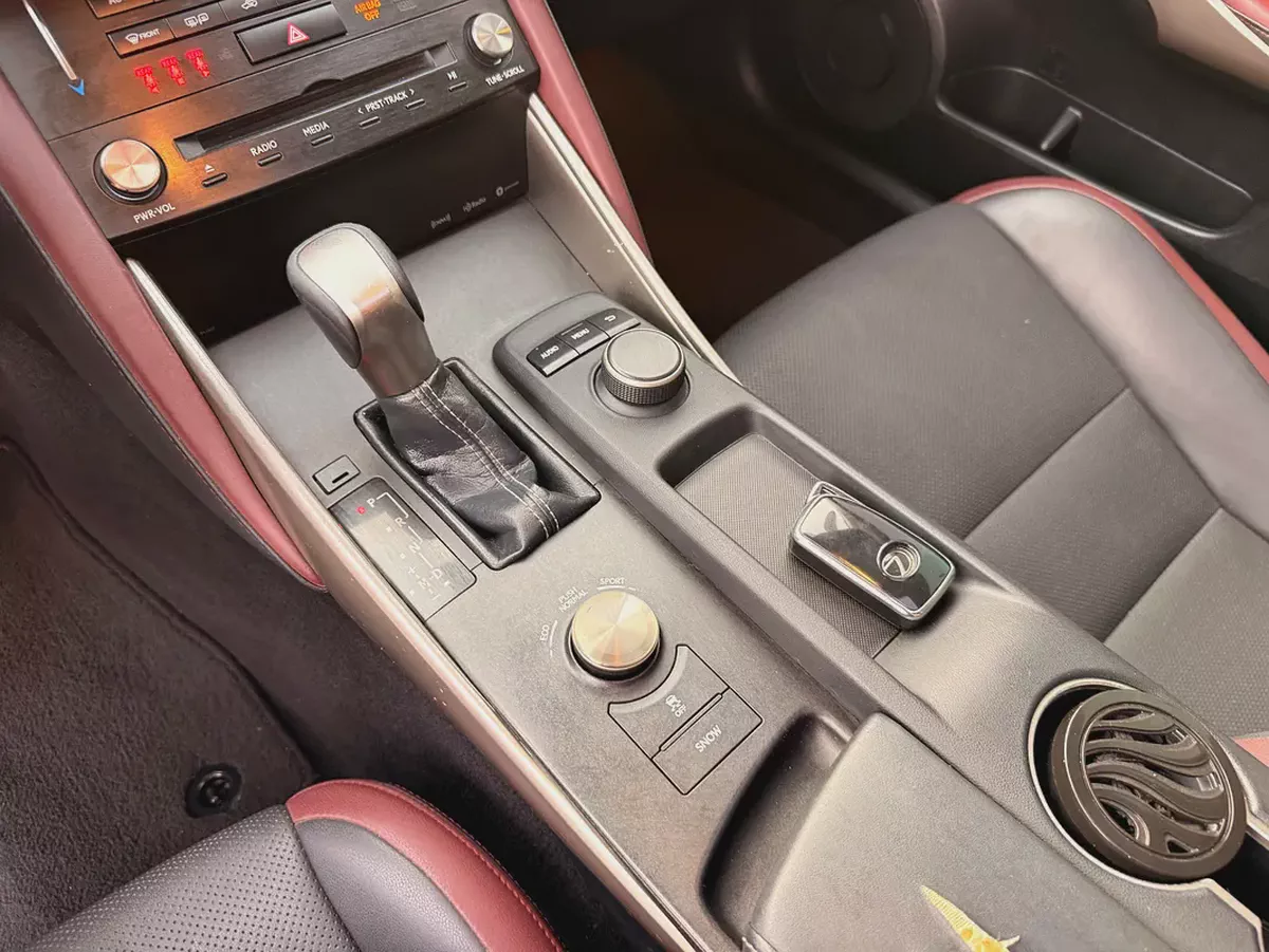 Lexus IS 200t 2017 - American Specs - Turbocharged Luxury Sedan-17-17