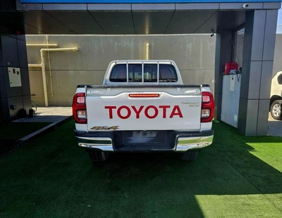 Toyota Hilux SR5/ 4WD PATROL AUTOMTIC/ AUTO WINDOWS/ LOW MILEAGE-2
