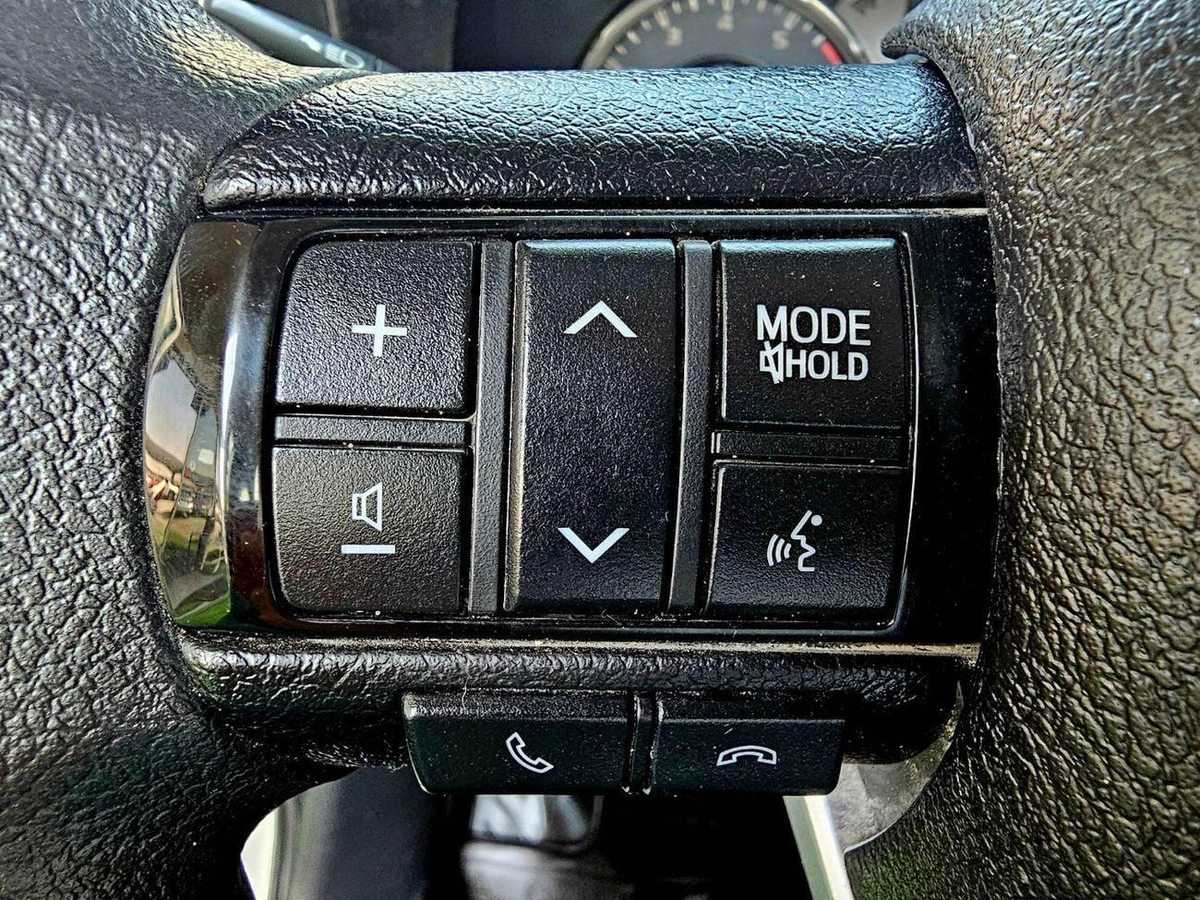 Toyota Hilux SR5/ 4WD PATROL AUTOMTIC/ AUTO WINDOWS/ LOW MILEAGE-8-8