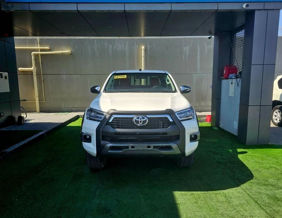 Toyota Hilux SR5/ 4WD PATROL AUTOMTIC/ AUTO WINDOWS/ LOW MILEAGE-5-5