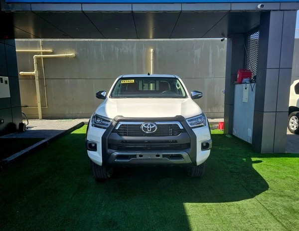 Toyota Hilux SR5/ 4WD PATROL AUTOMTIC/ AUTO WINDOWS/ LOW MILEAGE