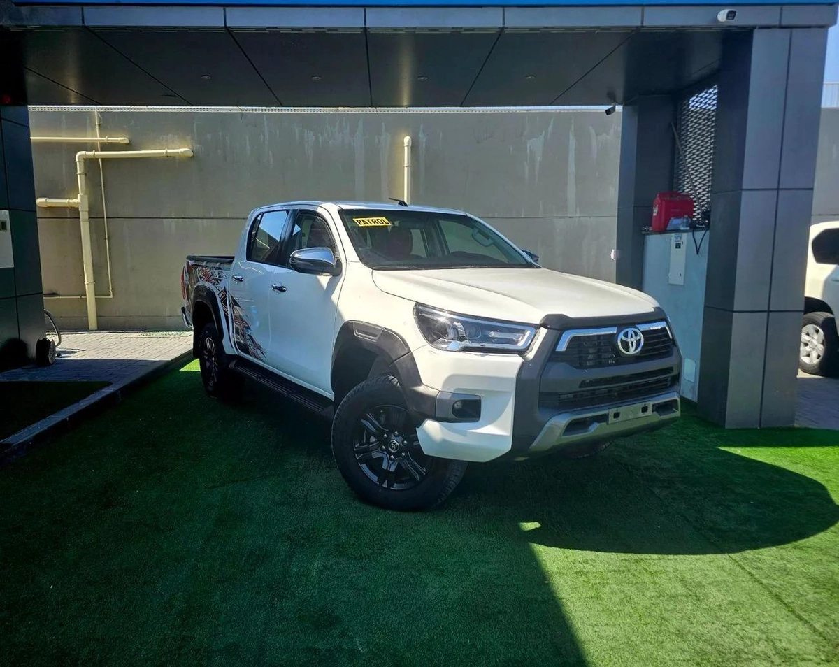 Toyota Hilux SR5/ 4WD PATROL AUTOMTIC/ AUTO WINDOWS/ LOW MILEAGE-4-4