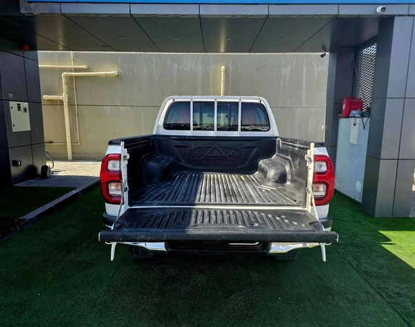 Toyota Hilux SR5/ 4WD PATROL AUTOMTIC/ AUTO WINDOWS/ LOW MILEAGE