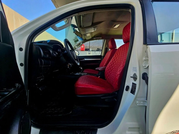 Toyota Hilux SR5/ 4WD PATROL AUTOMTIC/ AUTO WINDOWS/ LOW MILEAGE