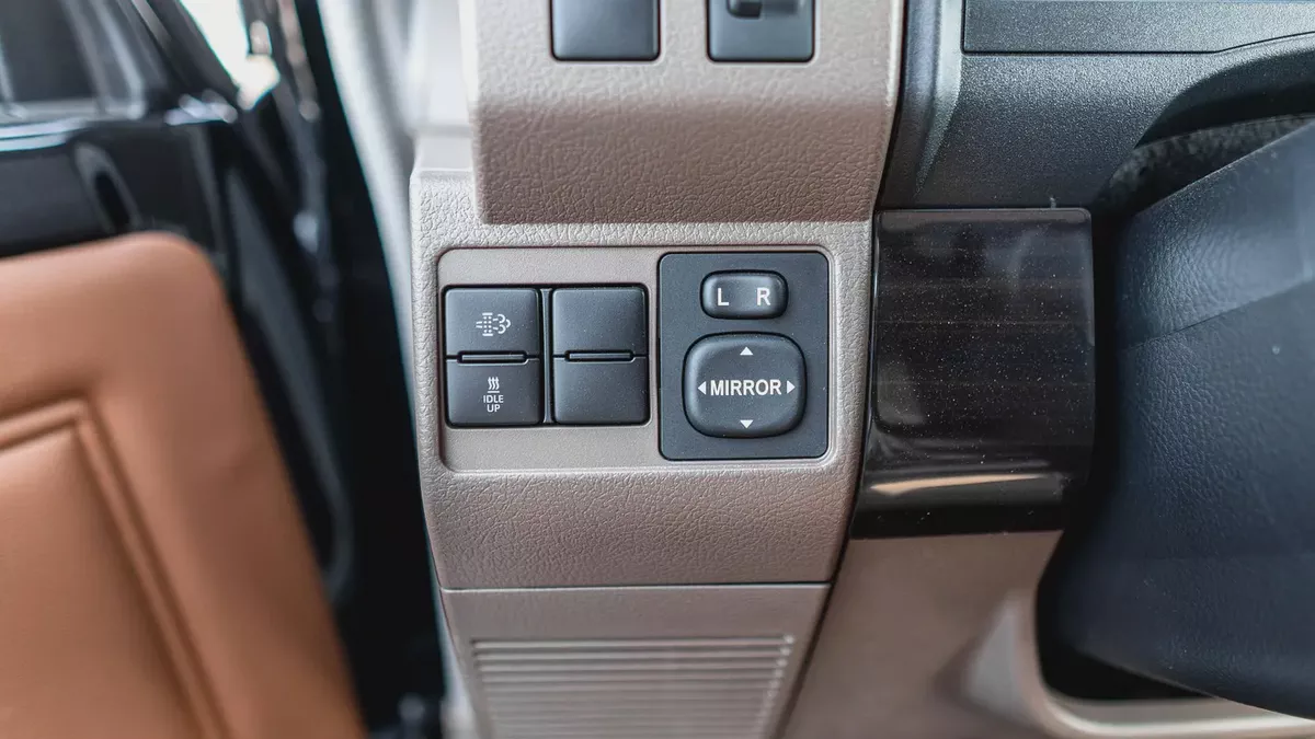 2026 Toyota Land Cruiser LC76 2.8L AT Diesel (Black-Brown)-9-9