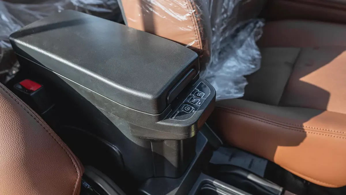 2026 Toyota Land Cruiser LC76 2.8L AT Diesel (Black-Brown)-15-15