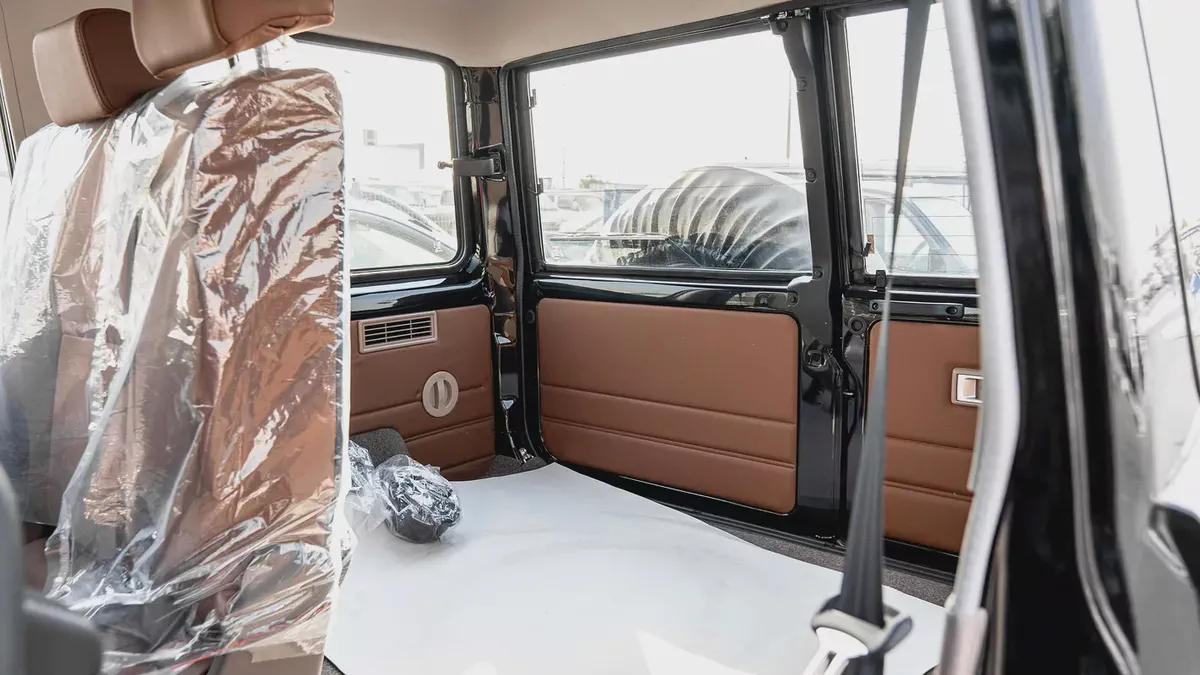 2026 Toyota Land Cruiser LC76 2.8L AT Diesel (Black-Brown)-18-18