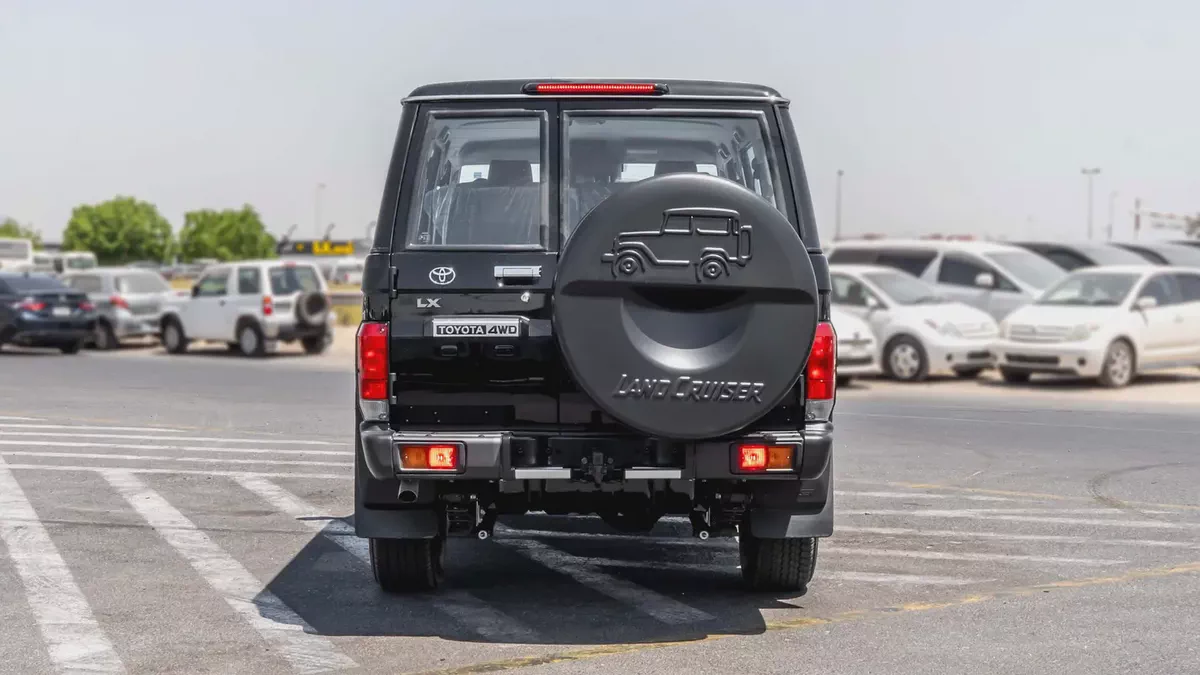 2026 Toyota Land Cruiser LC76 2.8L AT Diesel (Black-Brown)-4-4