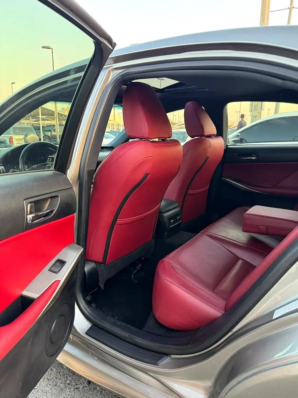 لكزس IS250 V6 2.5L موديل 2015 وارد إف إسبورت فل اوبشن