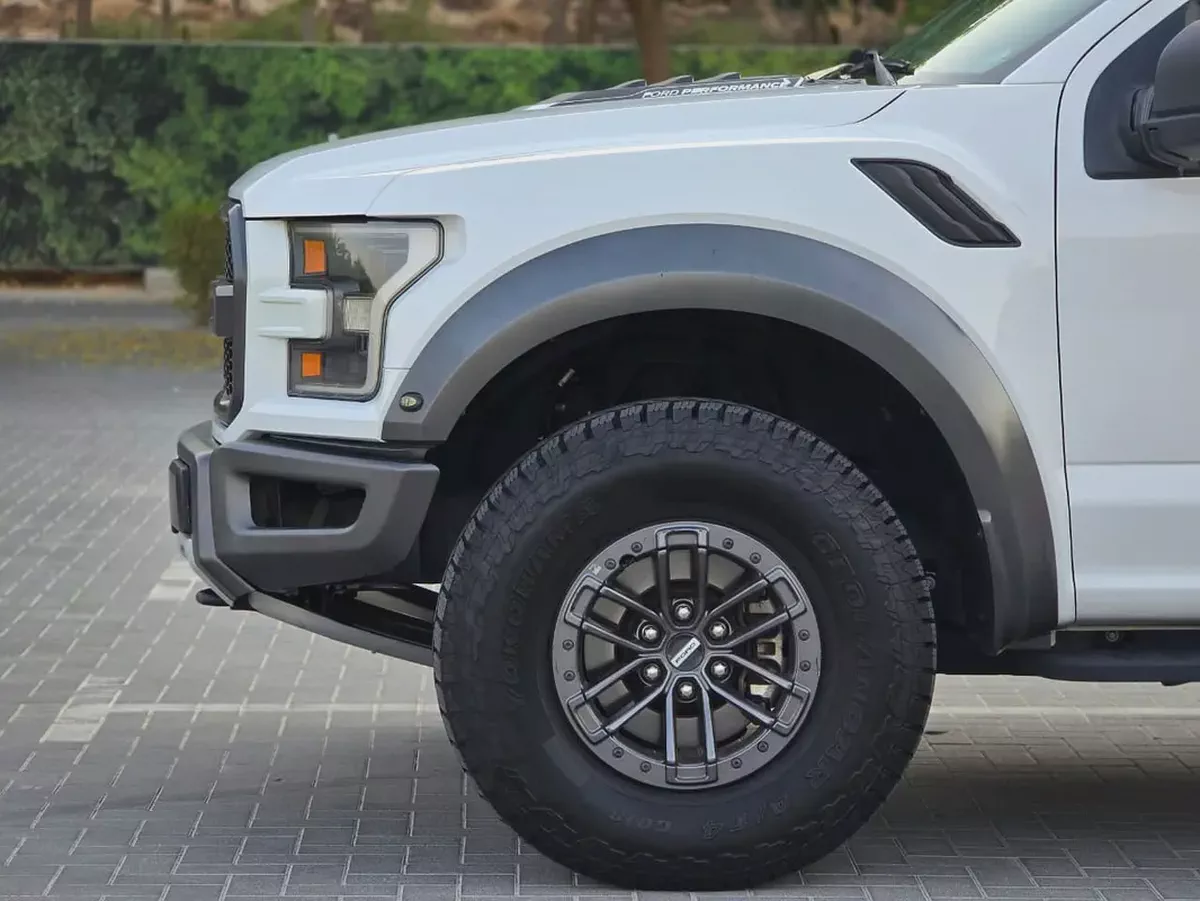 Ford F-150 Raptor 2019 | GCC Specs | Orginal paint | Pristine Condition | 2Keys | Single owner |-4-4