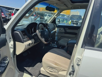 Mitsubshi pajero 2012 fullopshin white color GCc calen car-7