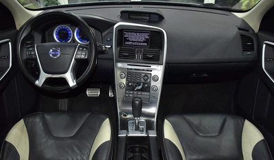 Volvo T6 AWD R-Design ( 2010 Model ) in Silver Color GCC Specs-10