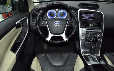 Volvo T6 AWD R-Design ( 2010 Model ) in Silver Color GCC Specs-8