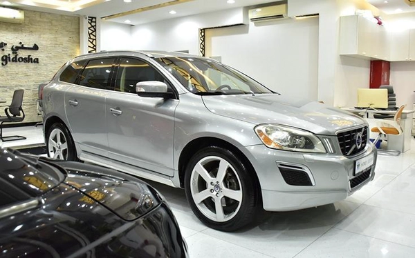 Volvo T6 AWD R-Design ( 2010 Model ) in Silver Color GCC Specs