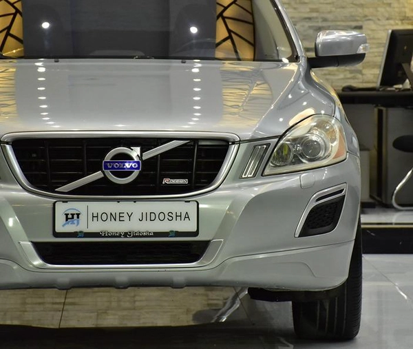 Volvo T6 AWD R-Design ( 2010 Model ) in Silver Color GCC Specs