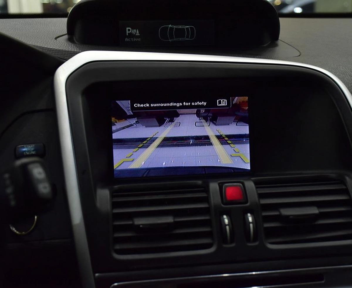 Volvo T6 AWD R-Design ( 2010 Model ) in Silver Color GCC Specs-5-5