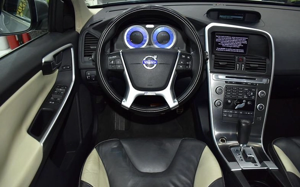 Volvo T6 AWD R-Design ( 2010 Model ) in Silver Color GCC Specs