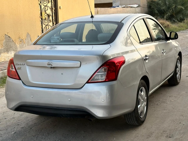 Nissan Sunny Sedan