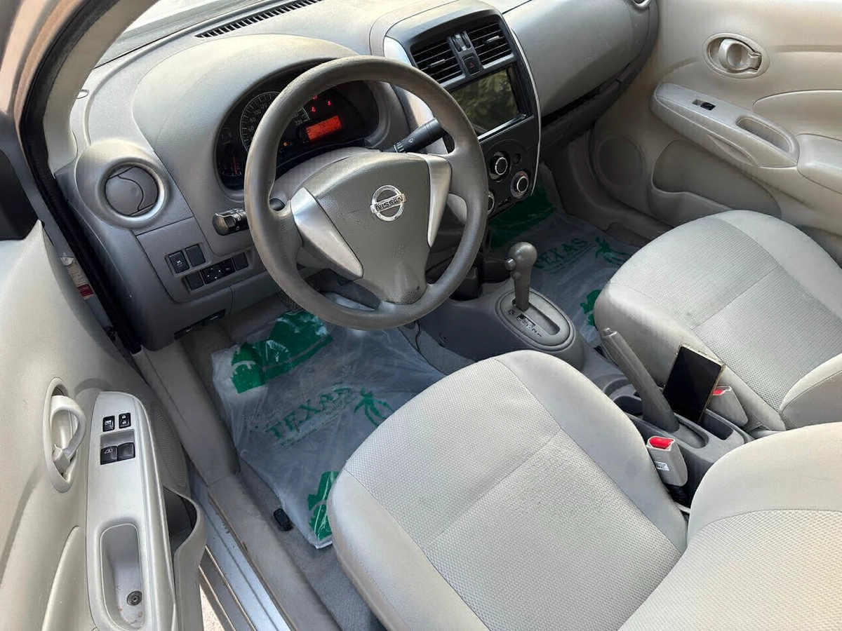 Nissan Sunny Sedan-2-2