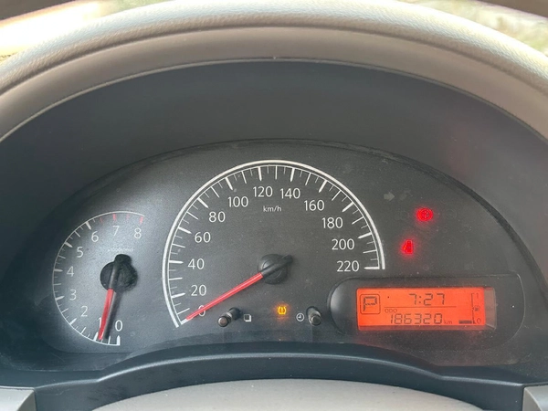 Nissan Sunny Sedan