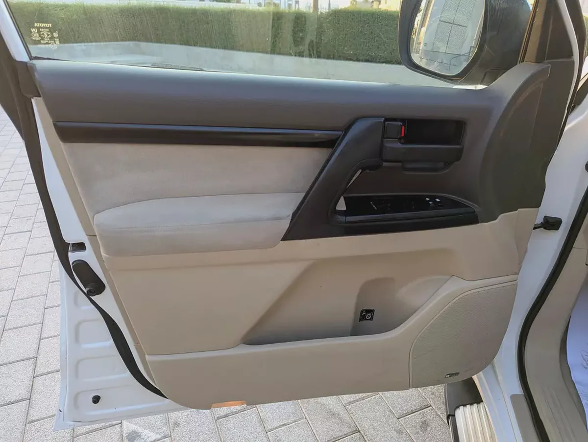 2018 Toyota Land Cruiser GX | GCC Specs | V6 4.0L Interior and Exterior Excellent Condition-8-8