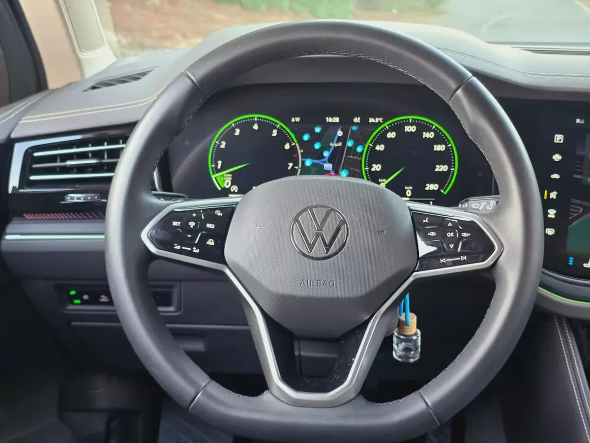 Volkswagen Touareg 2024 Comfortline GCC Specs | Under warranty | Perfect condition | Original paint-12-12