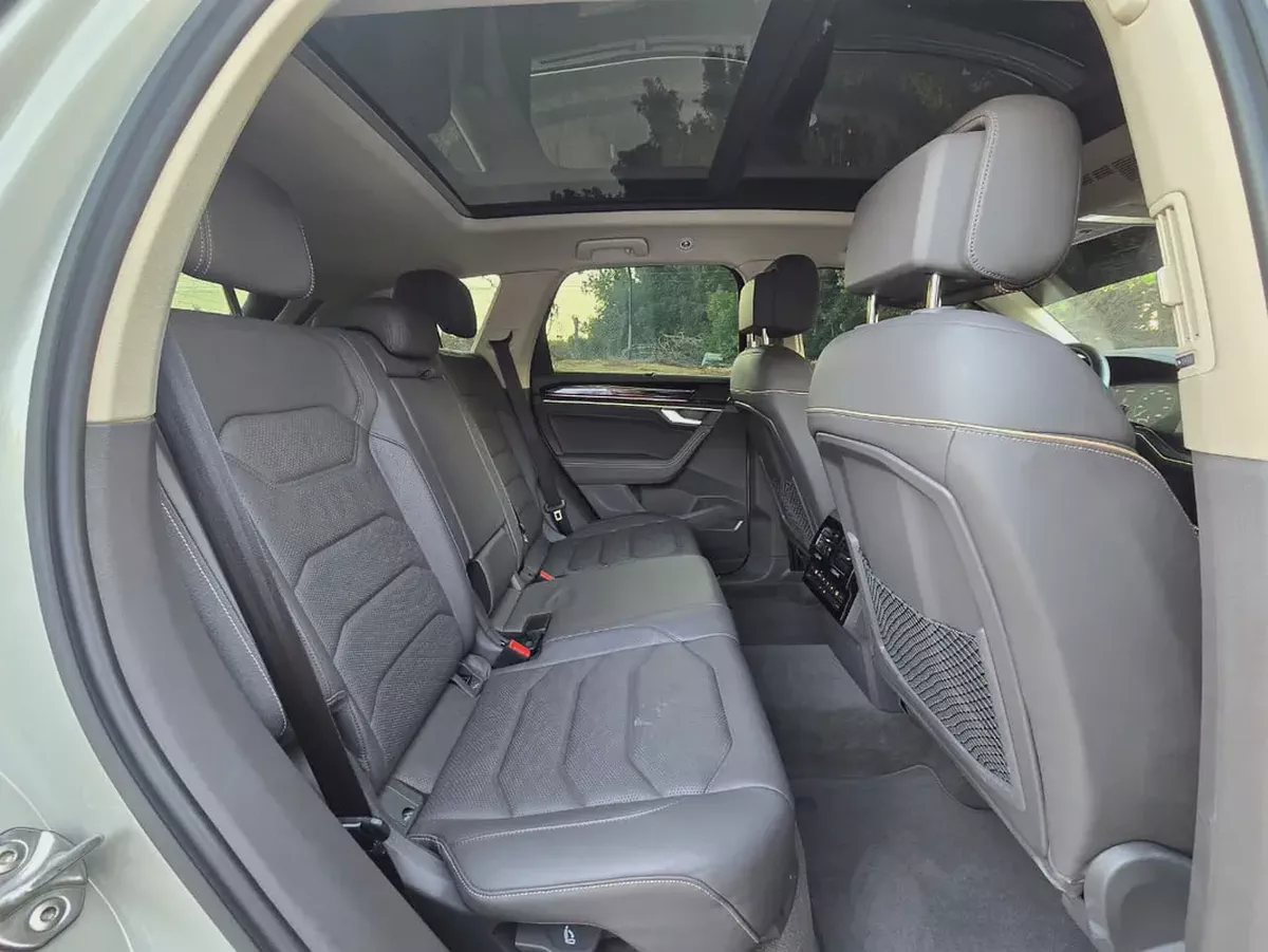 Volkswagen Touareg 2024 Comfortline GCC Specs | Under warranty | Perfect condition | Original paint-18-18