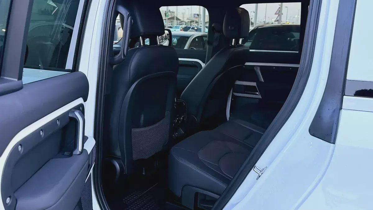 2023 Land Rover Defender 110 X-Dynamic SE P400-14-14