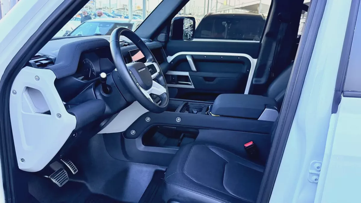 2023 Land Rover Defender 110 X-Dynamic SE P400-17-17