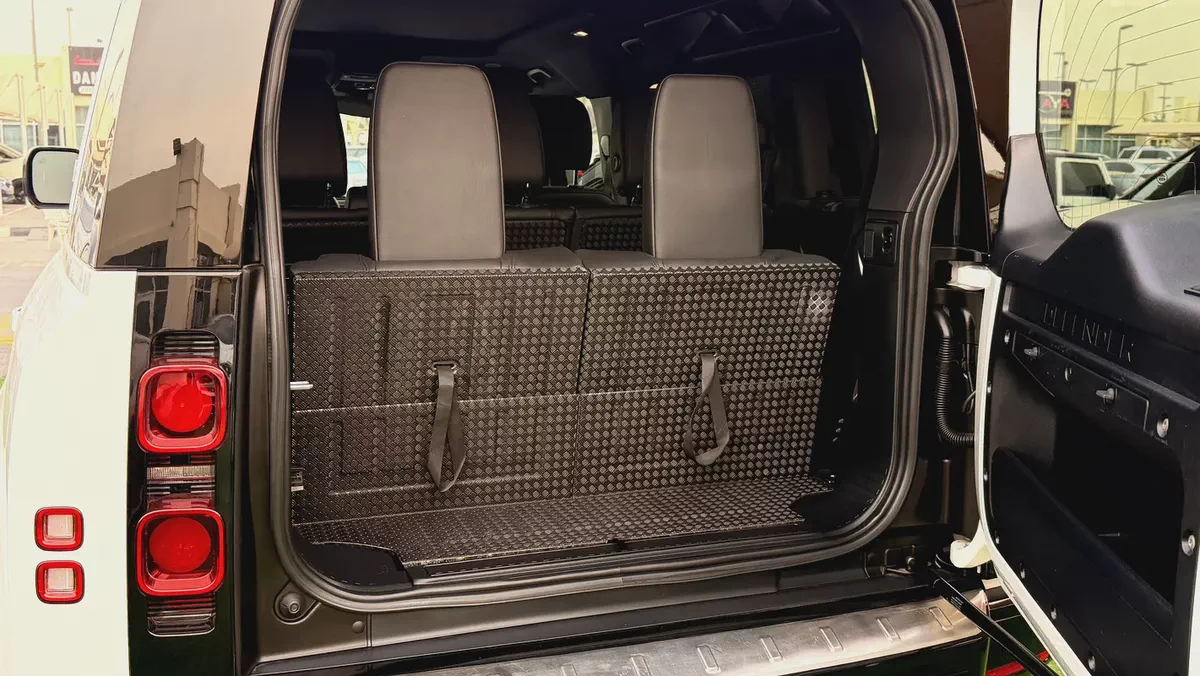 2023 Land Rover Defender 110 X-Dynamic SE P400-7-7