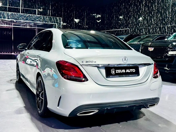 Original Paint | GCC Specifications | Excellent | One Year unlimited Warranty