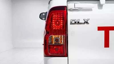 Toyota Hilux DLX-1