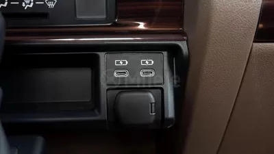 Toyota Hilux DLX-11