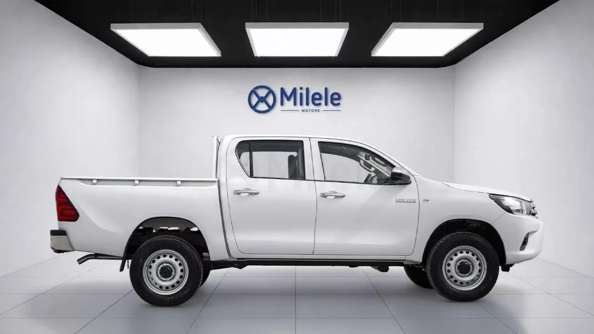 Toyota Hilux DLX-5-5