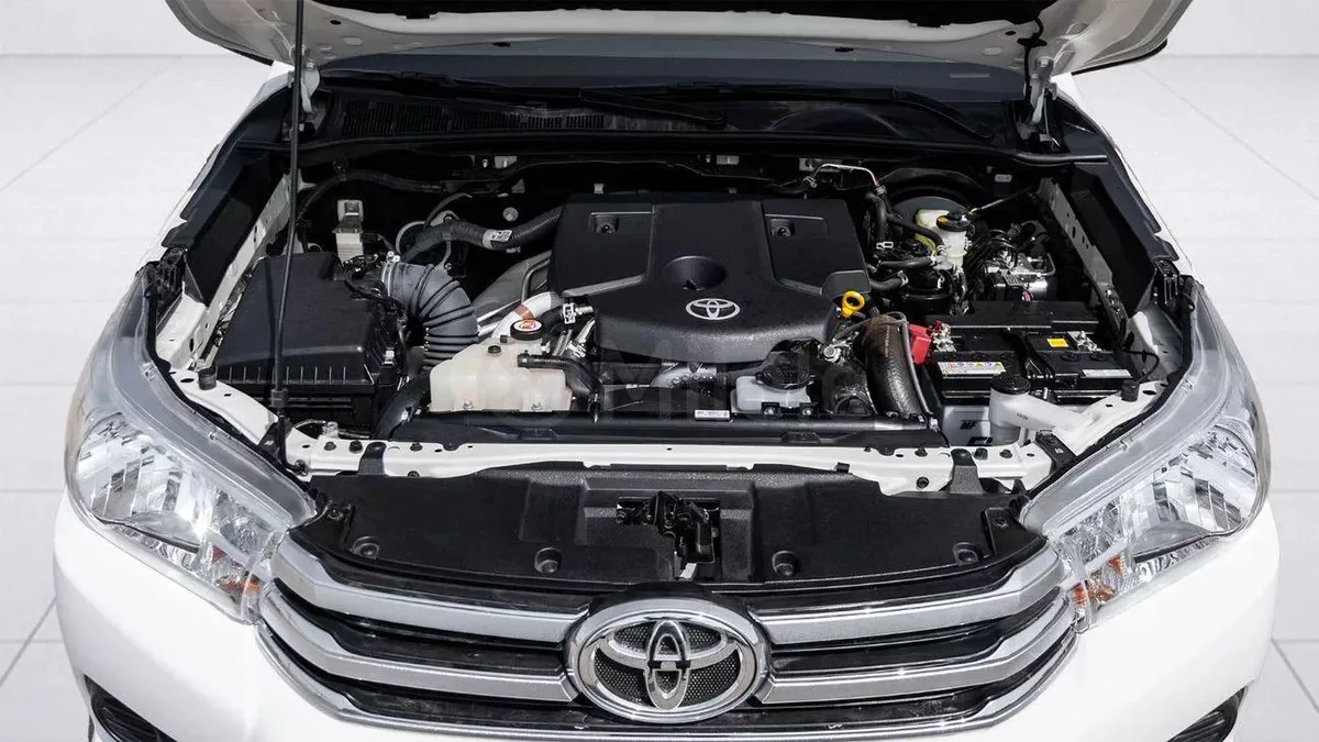 Toyota Hilux DLX-12-12
