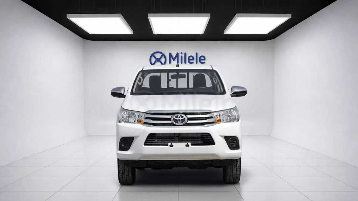Toyota Hilux DLX-10-10