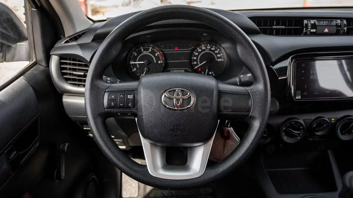 Toyota Hilux DLX-15-15