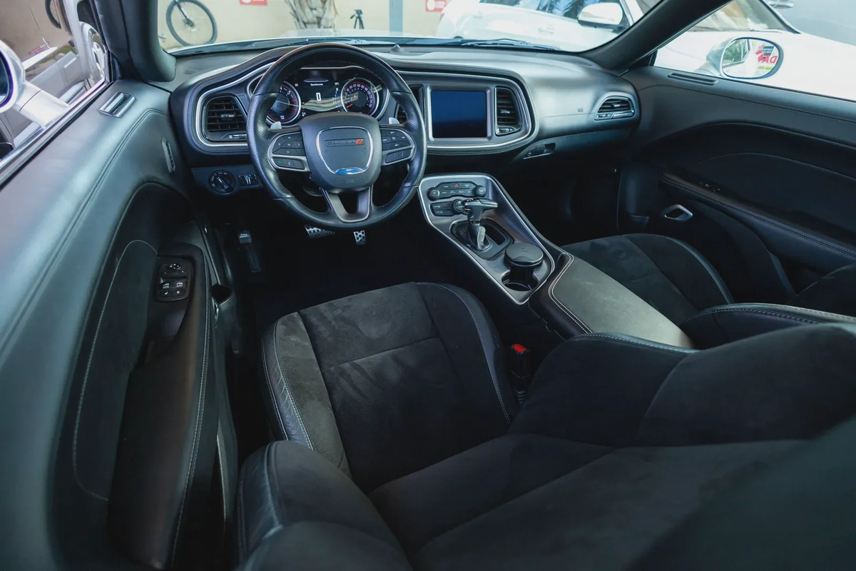 Dodge Challenger 2021-6-6
