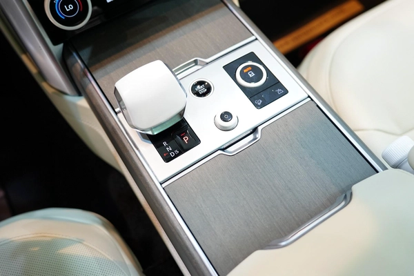 Range Rover Vogue SV 2023
